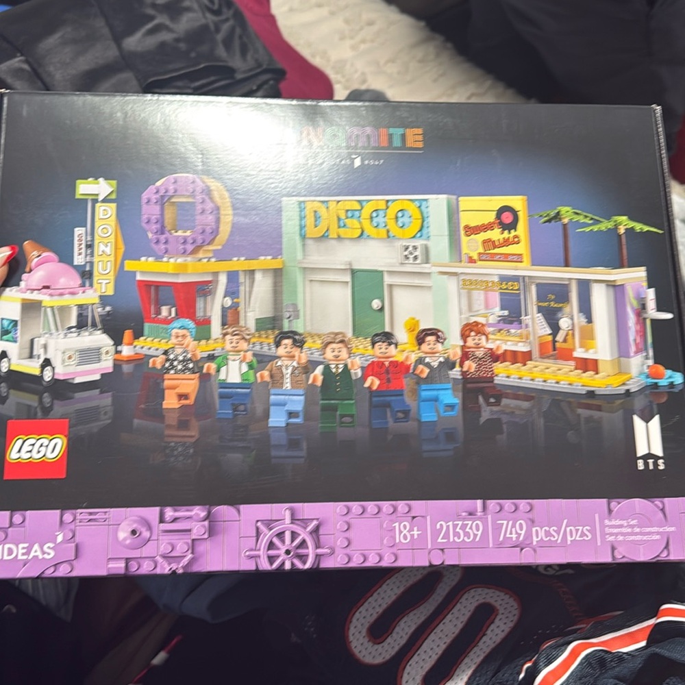 Lego Ideas 21339 BTS Dynamite